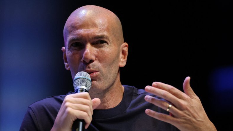 Zinédine Zidane prend les commandes des Bleus et succède à Didier Deschamps