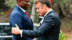Visite du Président Macron au Gabon&nbsp;: diplomatie et débat autour de son accueil