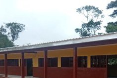 Gabon / Mékambo&nbsp;: l’État livre un bâtiment scolaire neuf,  les citoyens doivent chercher les tables-bancs