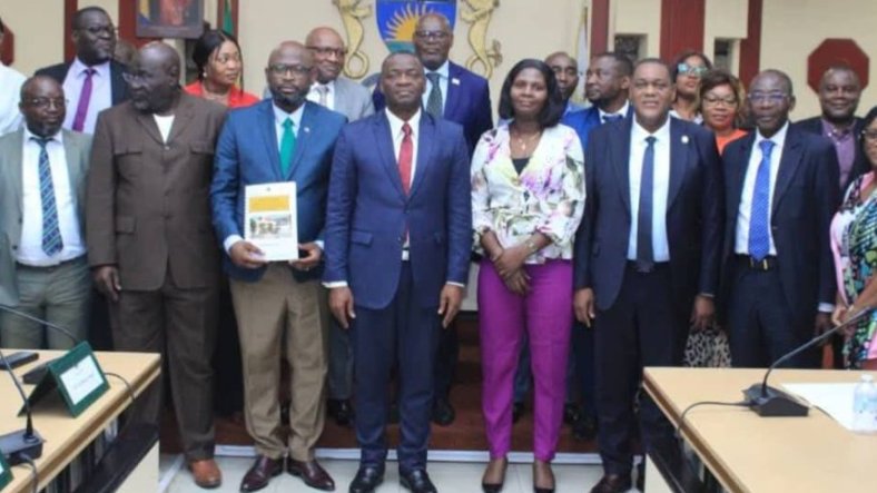 Mairie de Libreville&nbsp;: Remise officielle du rapport sur la révision des concessions et baux à construction 