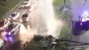 Accident spectaculaire au PK5&nbsp;: une canalisation éventrée, un véhicule pulvérisé, mais aucun blessé grave