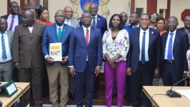 Mairie de Libreville&nbsp;: Remise officielle du rapport sur la révision des concessions et baux à construction 