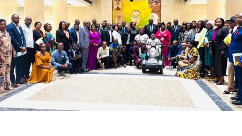 Éducation nationale/Crise&nbsp;: Régis Onanga Ndiaye dans le rôle de facilitateur et de médiateur 