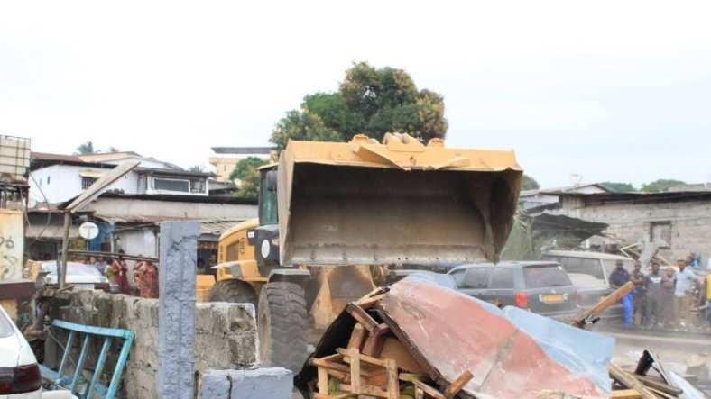 Libreville&nbsp;: la mairie désencombre le quartier STFO pour libérer l’espace public