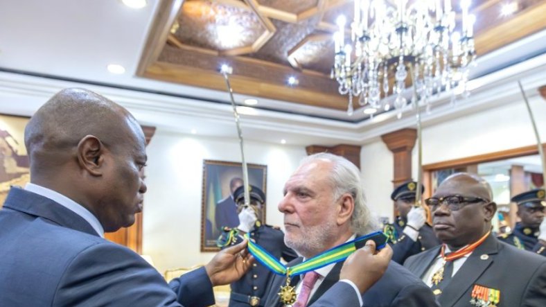 Relations Gabon- Espagne&nbsp;: un diplomate décoré pour son engagement 