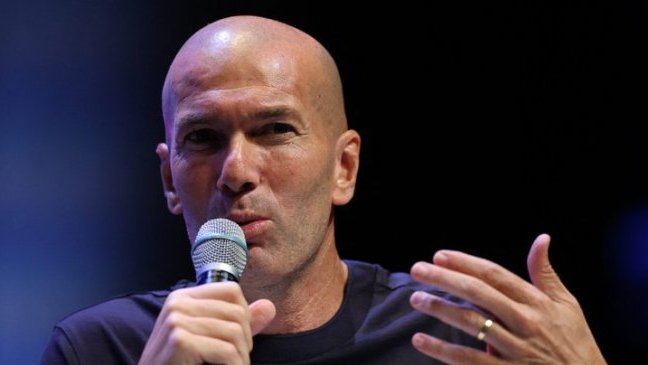 Zinédine Zidane prend les commandes des Bleus et succède à Didier Deschamps